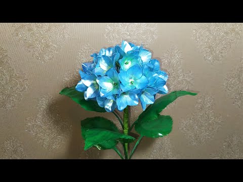 Видео: Гортензия из пластиковых бутылок. Мастер класс.