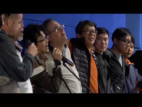 Видео: Японские товарищи исполняют песню "Знаю, Друг, протянешь руку мне"