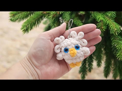 Видео: Маленькая Сова брелок крючком из плюшевой пряжи 🦉crocheted owl tutorial 🦉gehäkelte Eule