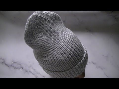 Видео: МОДНАЯ ШАПКА ЛУКОВКА С КРАСИВОЙ  МАКУШКОЙ  РЕЗИНКОЙ  1*1 СПИЦАМИ.
