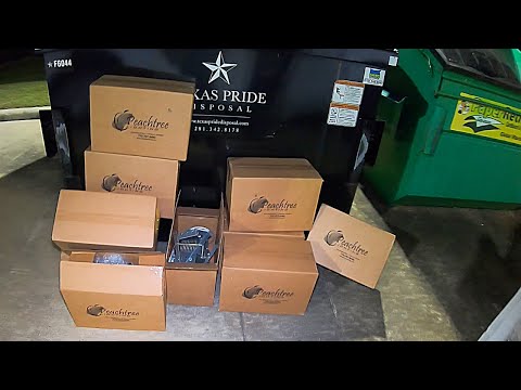 Видео: Ныряние в мусорных баках. «Я — мусорщик!»