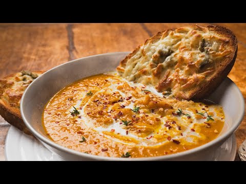 Видео: ОСТРЫЙ СУП ИЗ МУСКУТНОЙ ТЫКВЫ С ТОСТАМИ И ЗЕЛЕНЫМ ЧИЛИ-СЫРОМ: Уютное и вкусное осеннее блюдо