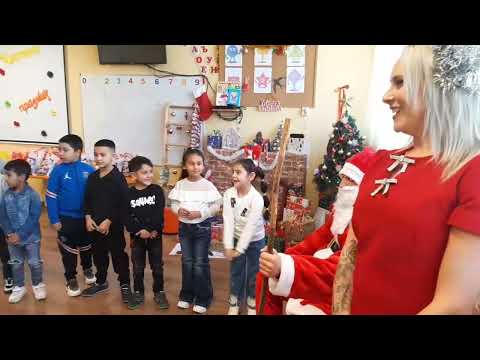 Видео: Ето как посрещат Дядо Коледа и Снежанка децата от подготвителната група на г-жа Даниела Бучинска