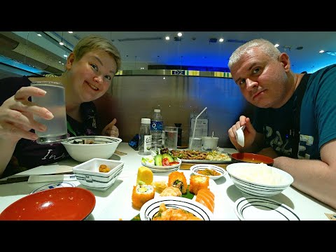 Видео: Мукбанг заставила Вована ОТРАБАТЫВАТЬ еду🤣ВКУСНЕЙШИЕ суши🍤🍣РОЛЛЫ, рамен в кафе Фиджи в Паттайе