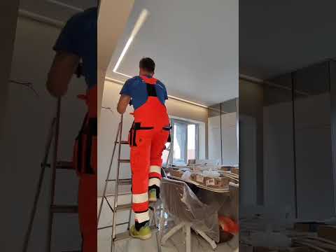 Видео: Монтаж натяжного потолка в частном доме. Установка световых линий в натяжной потолок. #7небонф