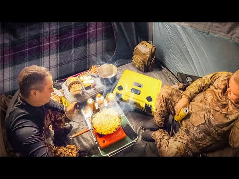 Видео: Палатка приютила и согрела//Шторм загнал нас на остров