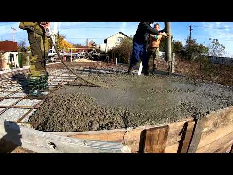 Видео: Заливка плиты на ленточный фундамент