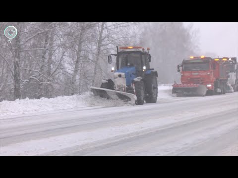 Видео: Дорожные службы Новосибирской области работают круглосуточно в условиях снегопада