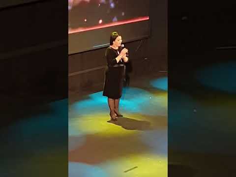 Видео: Светлана Айтбаева поет акапелла "Подмосковные вечера"