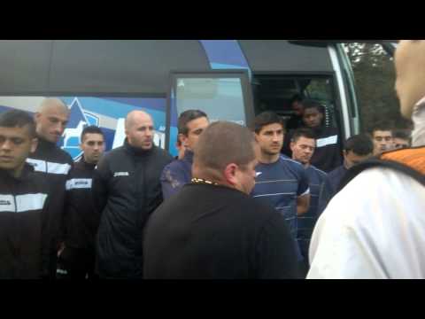 Видео: Уникално видео на разговора между фенове и футболисти на Морето след мача с Пирин