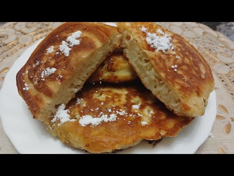 Видео: ОЛАДКИ З СИРНОЮ НАЧИНКОЮ. #cooking #food #рецепти #оладки