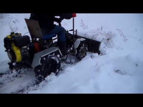 Видео: Самодельный отвал на минитрактор. Чистка снега