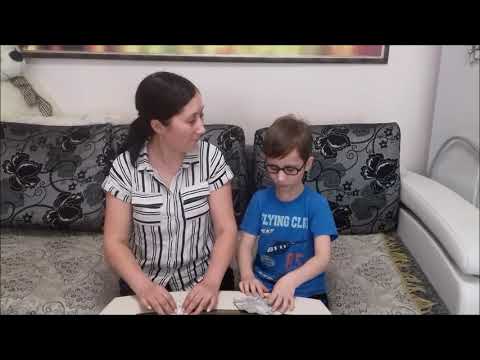 Видео: Поделки из фантиков