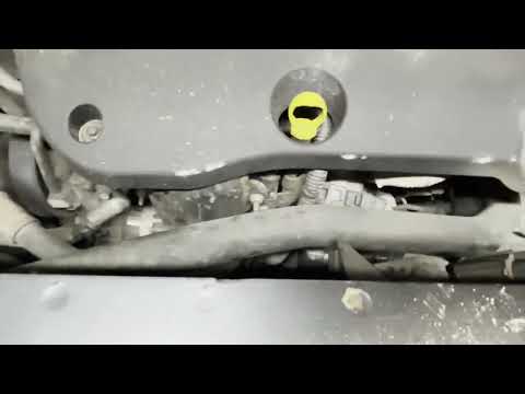 Видео: Замена масла в двигателе 2.2 дизель Freelander2/