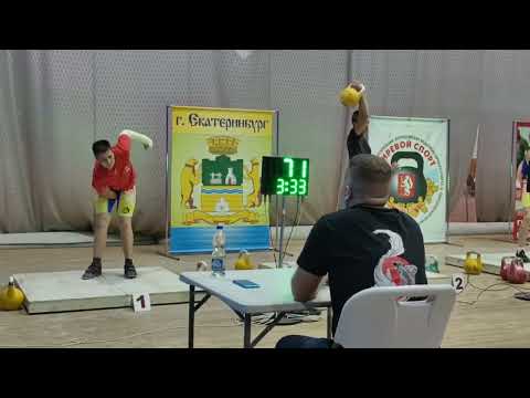 Видео: 💪14-летний гиревик Николай Борисов: Рывок 10 минут одной рукой, потому что вторая - в гипсе!