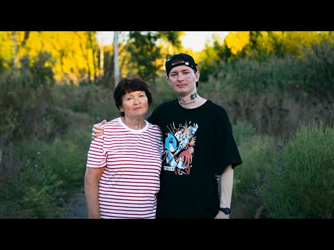 Видео: Моя мама - мой смысл жизни. Про болезнь, детство, отношения, социофобию, депрессию, переезды и тд.