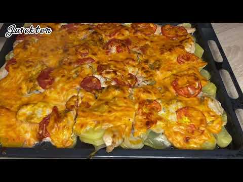 Видео: Мясо по французски из куриного филе и картошки в духовке