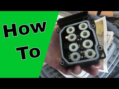 Видео: Замена блока управления ABS на Toyota Camry 2007-2009 (как это сделать)