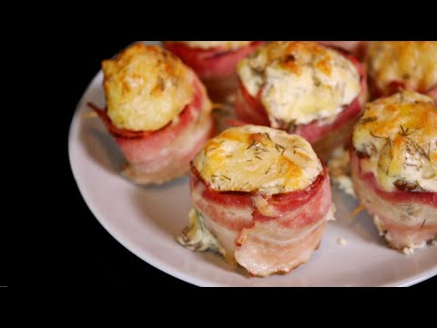 Видео: КАРТОФЕЛЬ В БЕКОНЕ СО СМЕТАННЫМ СОУСОМ | Potatoes with Bacon with Sour Cream Sauce