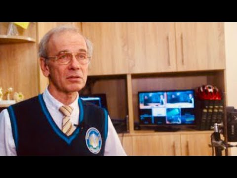 Видео: Учитель физики бесплатно преподает на YouTube