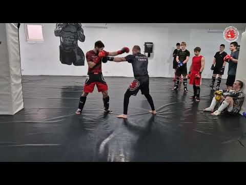 Видео: Как Правильно Бить Двойку Прямых | MMA