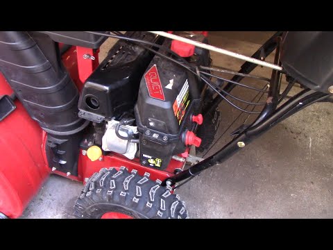 Видео: Снегоочиститель Craftsman 26 не заводится