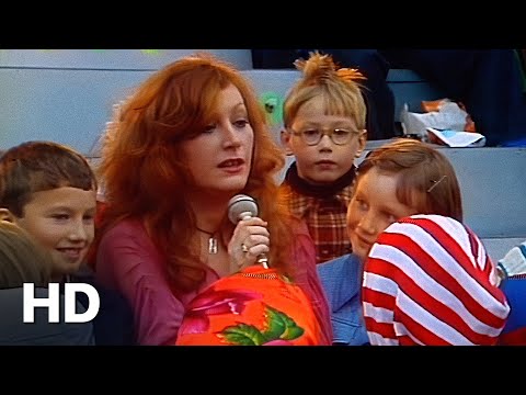 Видео: Алла Пугачёва - Песенка про меня (Official HD Video)