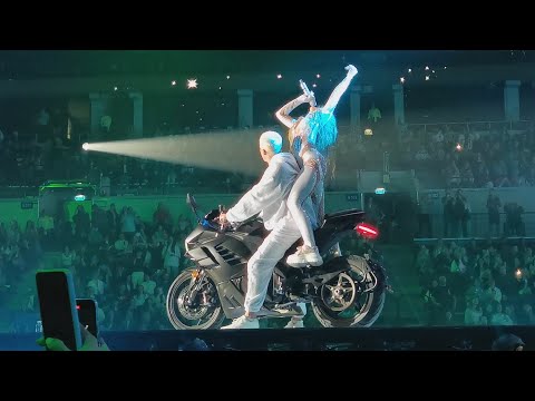 Видео: Мари Краймбрери - Океан + Иначе всё это зря (ВТБ-Арена, Москва, 12.05.2023)