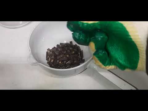 Видео: АФФИНАЖ СКЛЕЯННЫХ МИКРОСХЕМ СССР