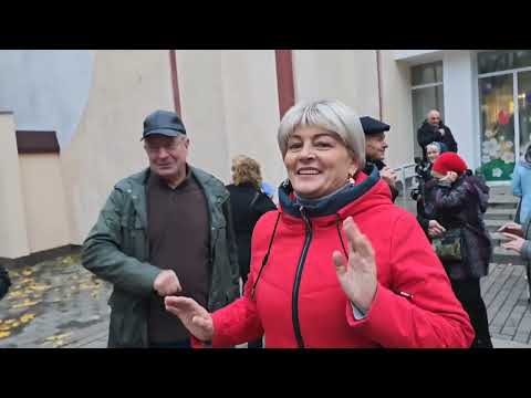 Видео: 29.10.23г..."Почему бы и Нет"... Пётр Сотник... в Гомельском парке на танцполе...