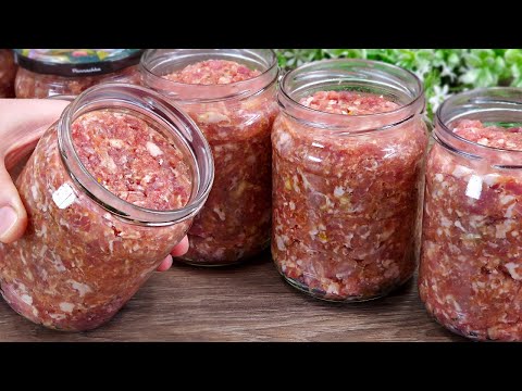 Видео: Я беру дешевое мясо и делаю домашнюю колбасу в банке! Этот метод вас удивит!