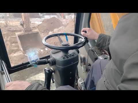 Видео: Расчищаем засыпанную дорогу, делаем проезд / We clear the blocked road and make a driveway