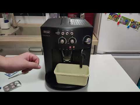 Видео: delonghi magnifica (esam 4008) чистка от накипи и кофейных масел