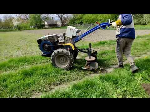 Видео: Посадка картоплі: як з потужним мотоблоком виходять криві рядки?