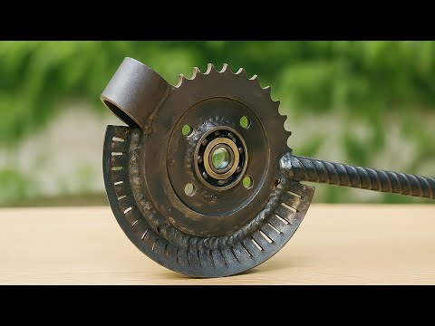 Видео: Миллиарды железнодорожников этого не знают! Супер крутой самодельный инструмент для сгибания круглог