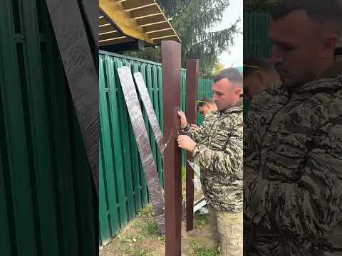 Видео: Большой навес для автомобилей во дворе частного дома с кровлей из профлиста