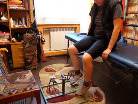 Видео: Лечение суставов ног с помощью мини- велотренажера / mini-exercise bike