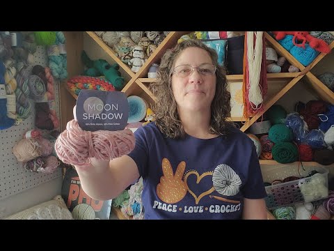 Видео: Вязание крючком из пряжи Moon Shadow