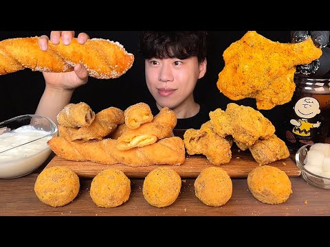 Видео: SUB) Корейское сладкое жареное куриное филе, сырные шарики и шоу поедания скрученного хлеба