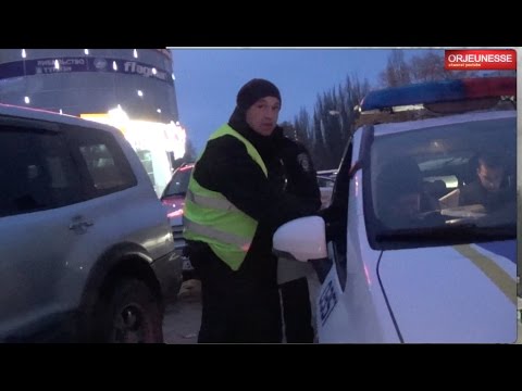 Видео: Полицейские избивают полицейского ч2