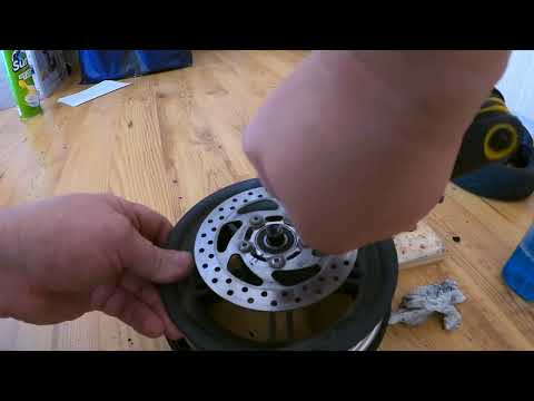 Видео: Меняем шины Xiaomi Electric Scooter 3