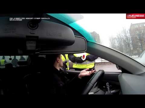 Видео: Юноша Показал Полиции Киева