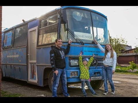 Видео: Легендарный HappyHippieBus_Дом на колесах_Экскурсия по автобусу