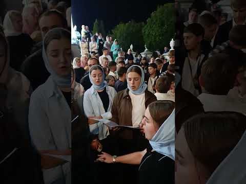 Видео: Лавра_27.08.25_Піснеспіви біля дзвіниці, хор з Волині_3