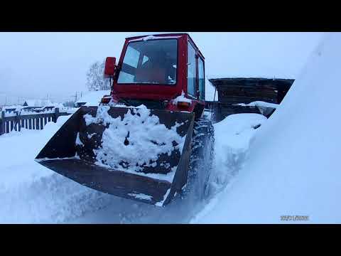 Видео: Запуск трактора т 25 в -20 после морозов -45. Чистка снега ковшом на навеске.