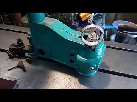 Видео: Ремонт сверлильного станка НС 12 ,посадка шкива .1 часть