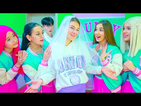 Видео: Девочки БАНИ БУДУТ ПОДРУЖКАМИ НЕВЕСТЫ НА СВАДЬБЕ ТРЕНЕРА!!! КОГО ПРИГЛАСИЛИ НА ДЕВИЧНИК?