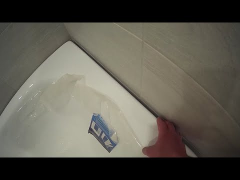 Видео: Как убрать большую щель между ванной и плиткой