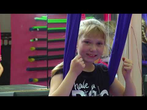 Видео: Fly yoga kids. Элементы на гамаке.