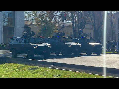 Видео: Парад техники на День милиции - 100 лет со дня основания. Бишкек. Кыргызстан (Киргизия)